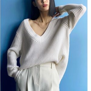 Aritzia - Babaton | Womens V-neck Merino Wool Sweater Avorio | XS / S